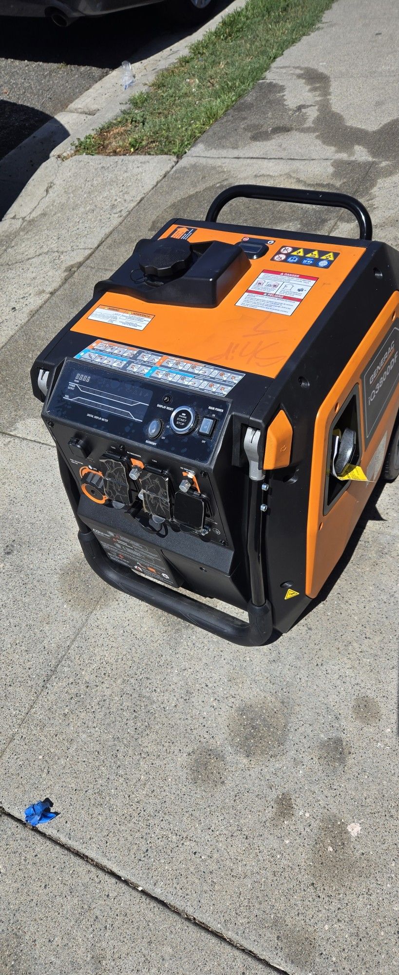 Generador genera 3800 silencioso. Botón de encendido