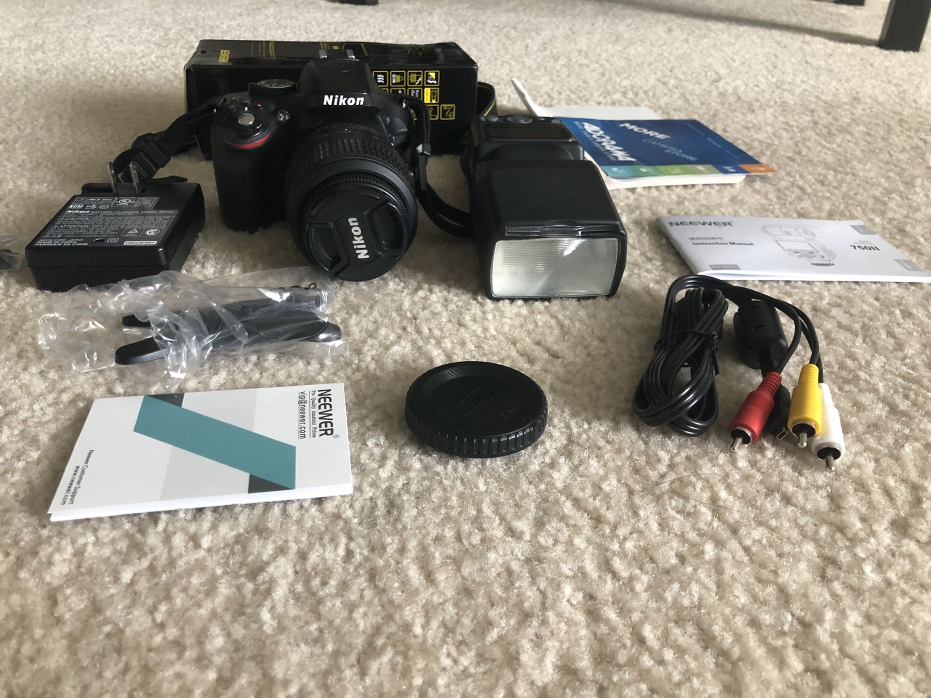 Nikon D5200 DSLR camera with brand new sealed Neewer 750II TTL Flash