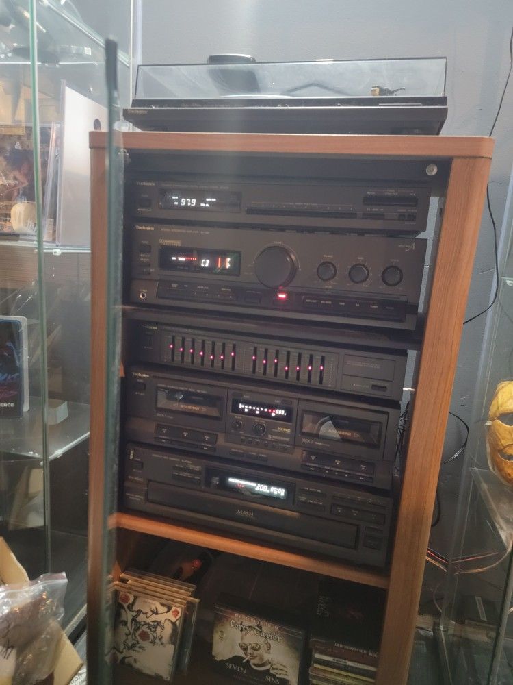 Technics Component Stereo System W/ 4 Tower Speakers for Sale in