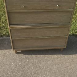 Kroehler Mid-Century Dresser - Vintage - Antique - Made with Real Wood