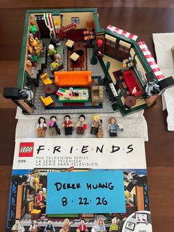 Lego friends central perk 21319