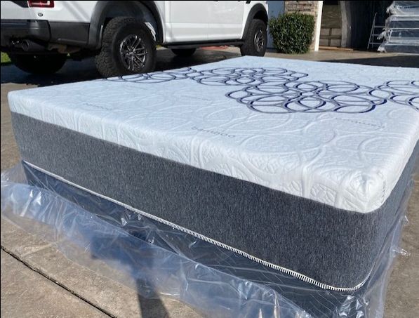 Cal King Bamboo Cool Gel Memory Foam!!