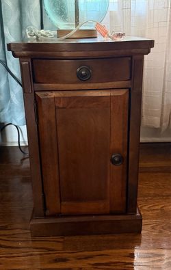 Signature Design by Ashley Laflorn Traditional Chair Side End Table with 2 USB Ports & Outlets, Medium Brown