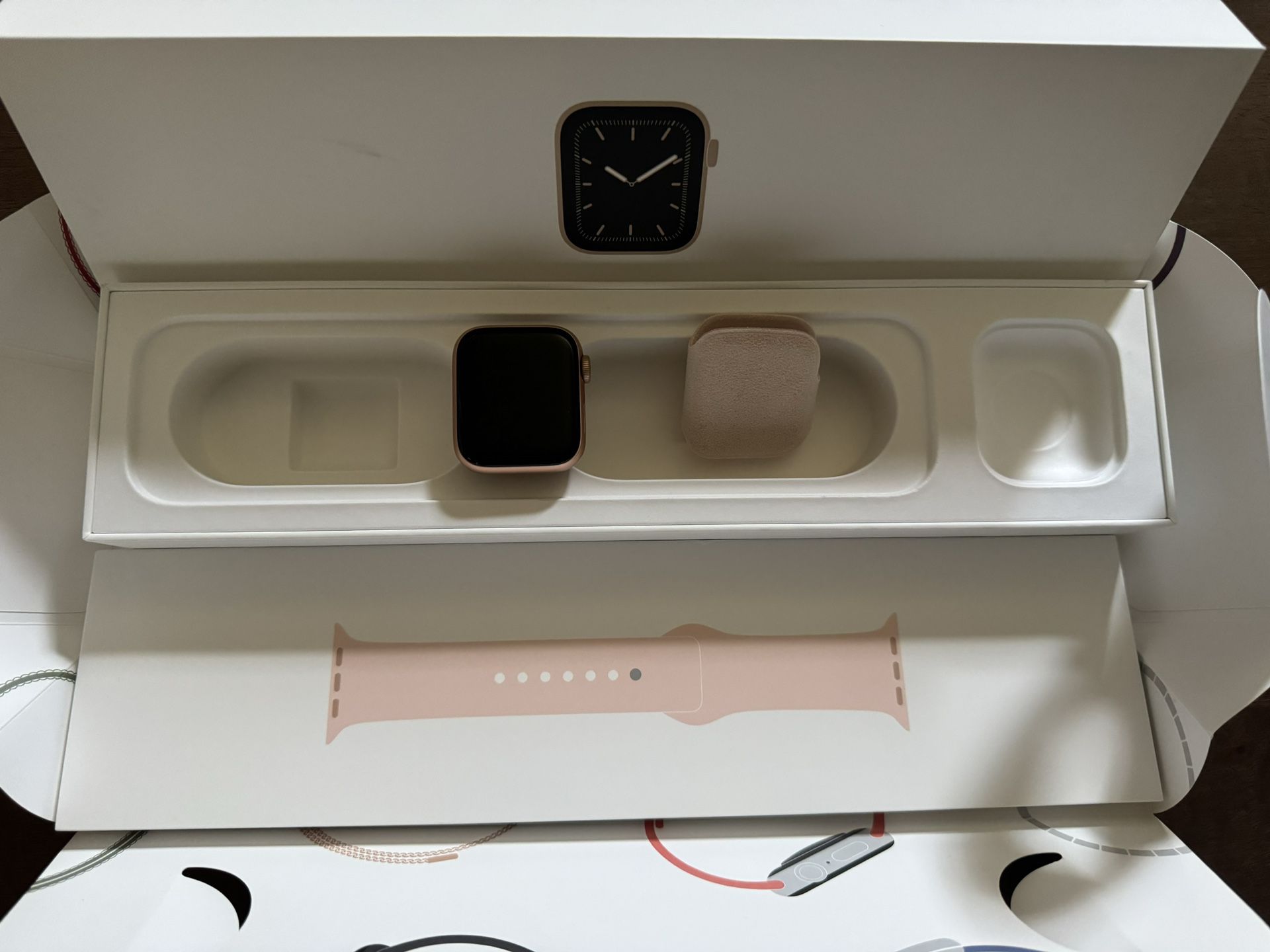 Apple Watch Series 5 GPS & Cellular Gold Aluminum Case Pink Sand Sport Band 40MM