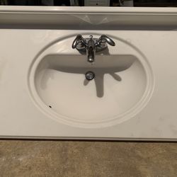 Pearl White Sink/Countertop