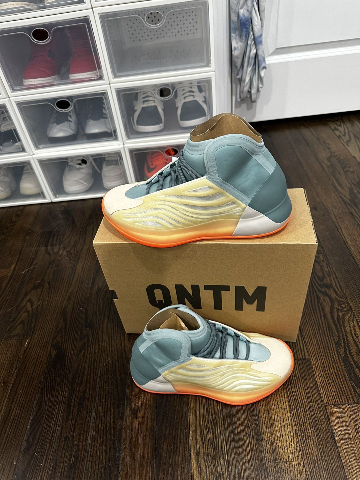 Yzy Qntm - & Accessories