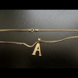 Jewelry: Gold Necklace 