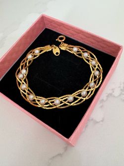 Women’s Jewelry/Bracelet. Gold Tone Braided Bracelet with Faux Pearl   7” long