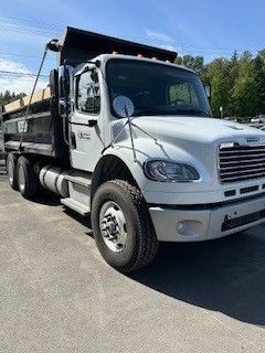 10 yard dump truck (Freightliner M2 106 DUMP)