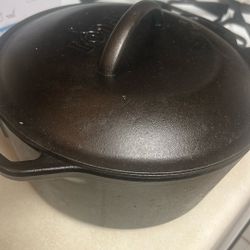 Lodge Cast Iron Dutch Pot