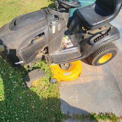 Mower Engine For Sale. Runs. Deck Broken