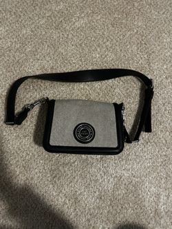 Marc Jacobs Message Cross Body