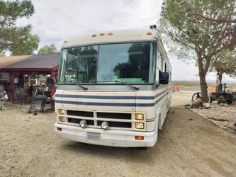 1992 flair RV  ...motor home runs good. Pink on hand   fees up to date ..