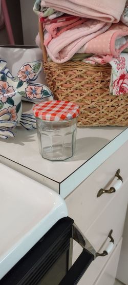 12  jelly jars with lids