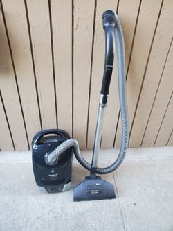 Meile C2 Onyx vacuum cleaner