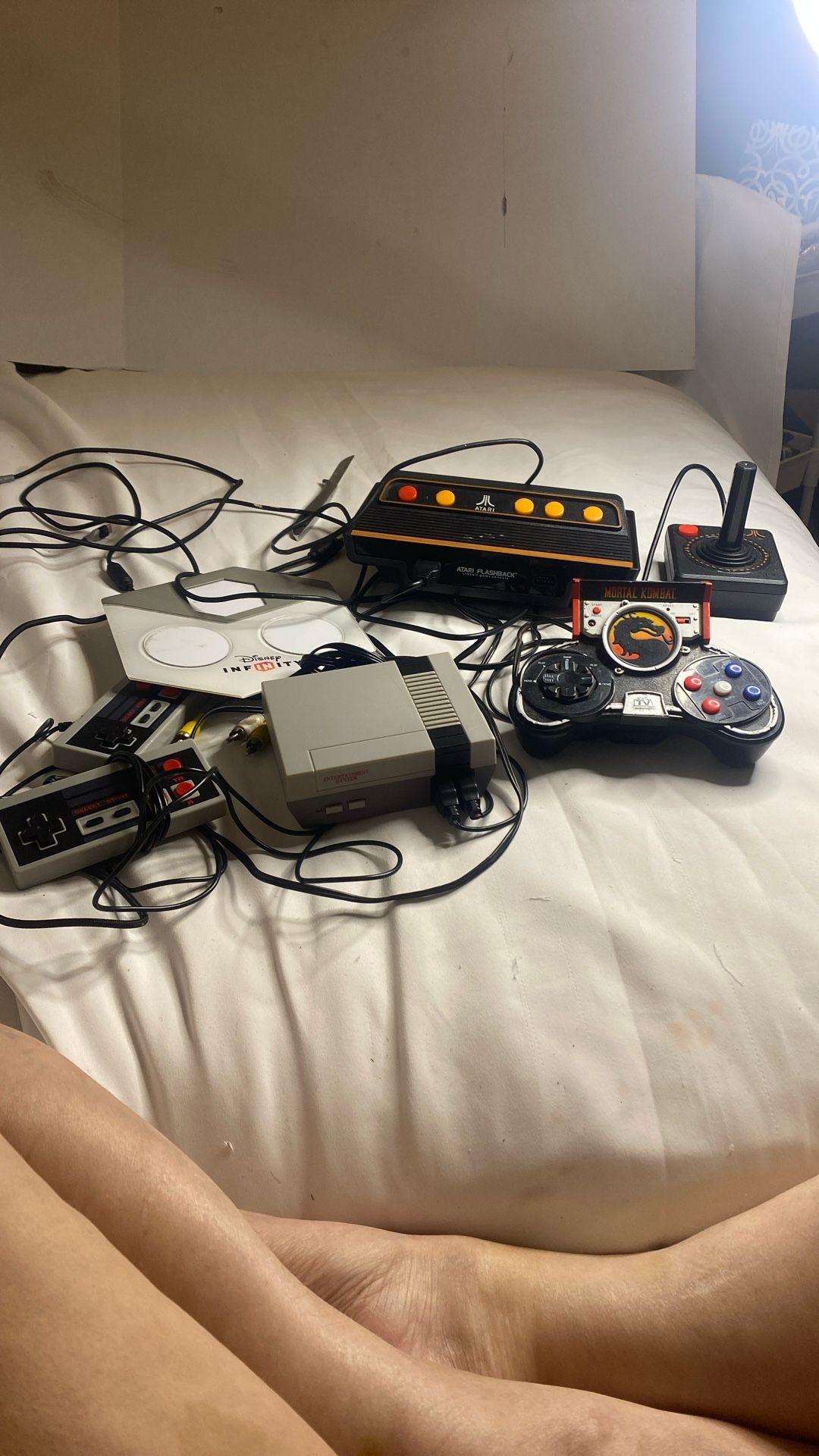 Mini Nintendo, Atari, Mortal Kombat, Disney Infiniti, used items