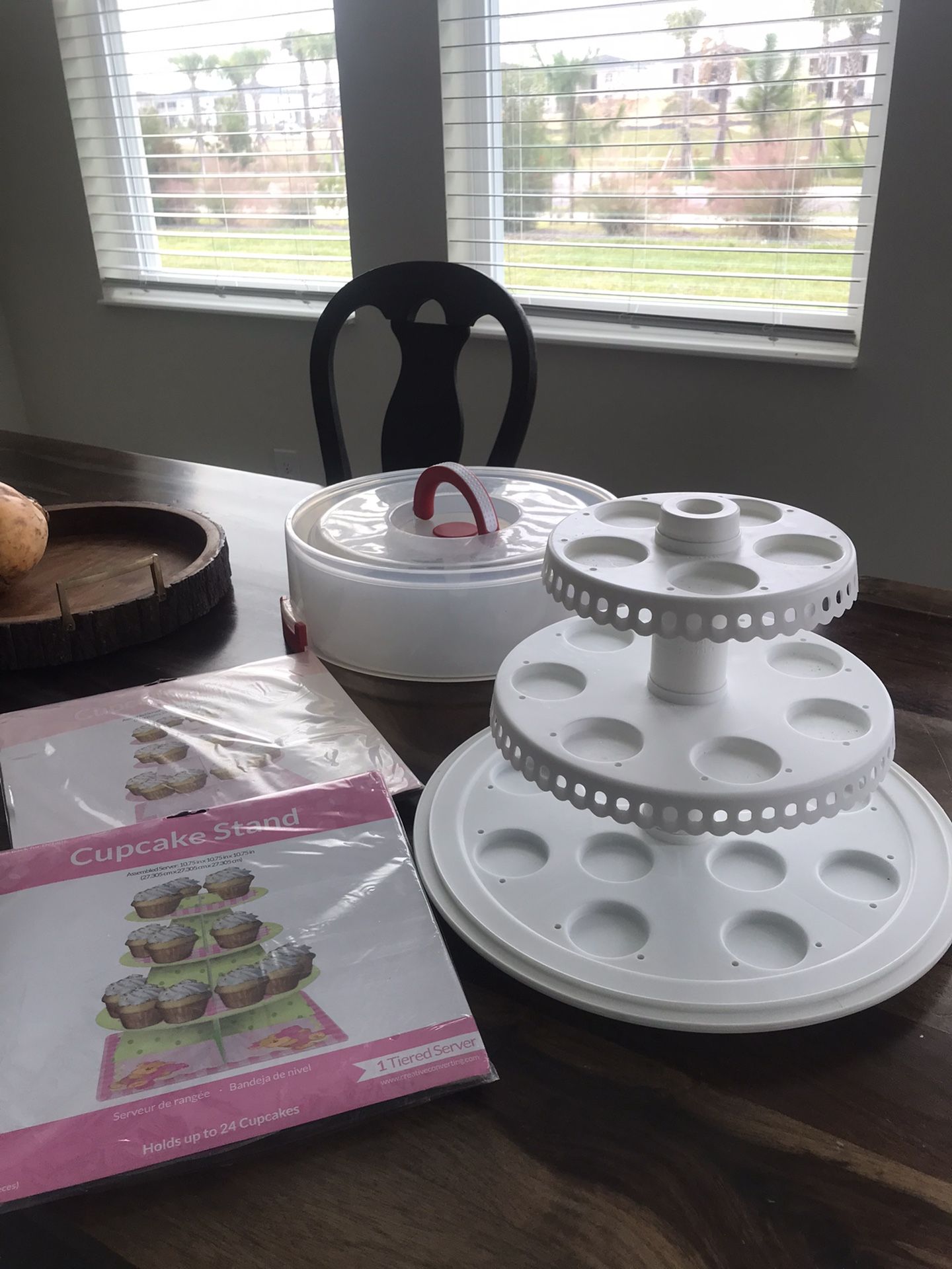 Cupcake stand for Sale in Champions Gt, FL OfferUp