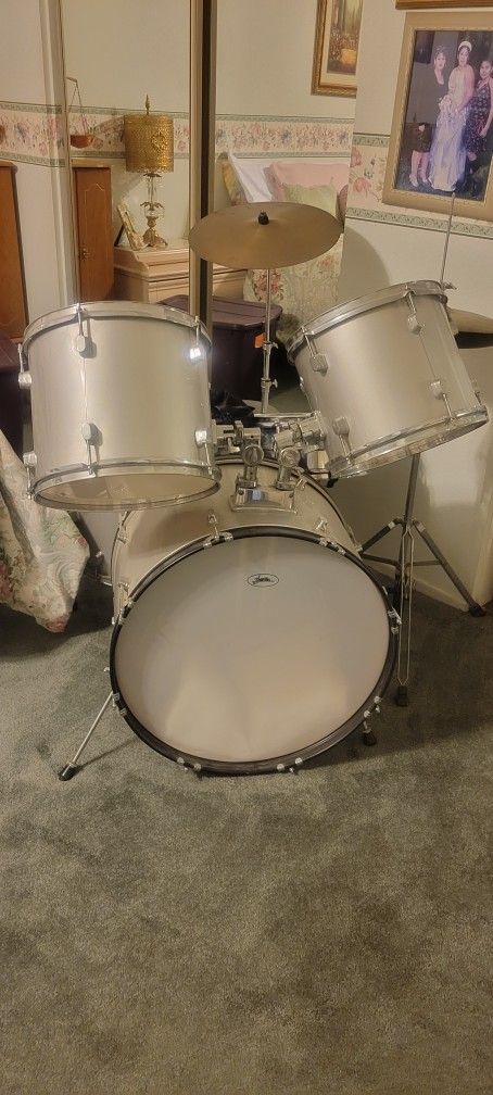 BESTLER DRUM SET