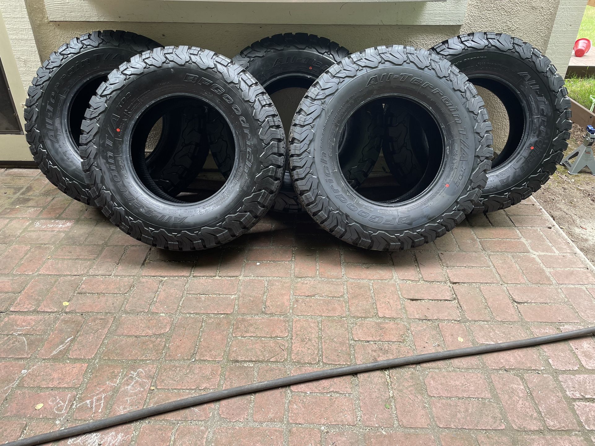 Like New KO2 BF Goodrich Tires 265 70 17r (ONLY 40 Miles)