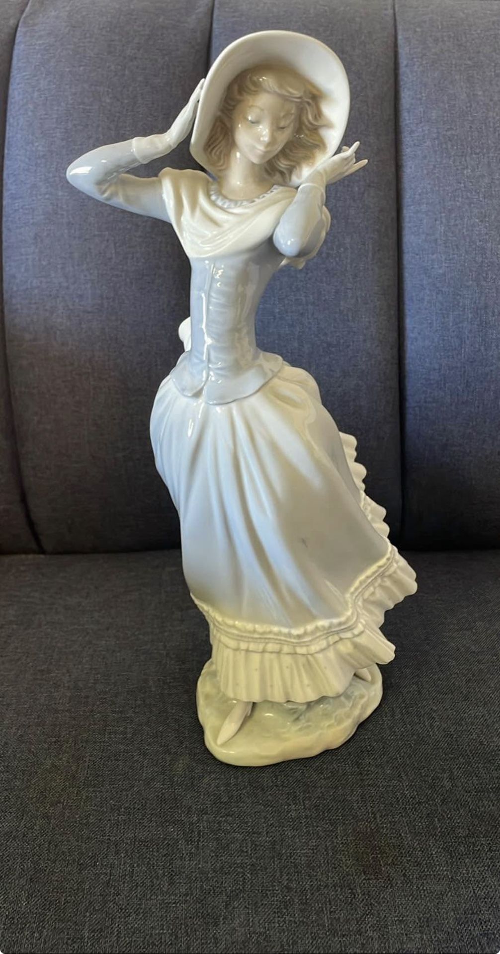 Lladro Figurine, "Spring Breeze, #4936, Retired, Elegant Lady Holding Hat in Wind 