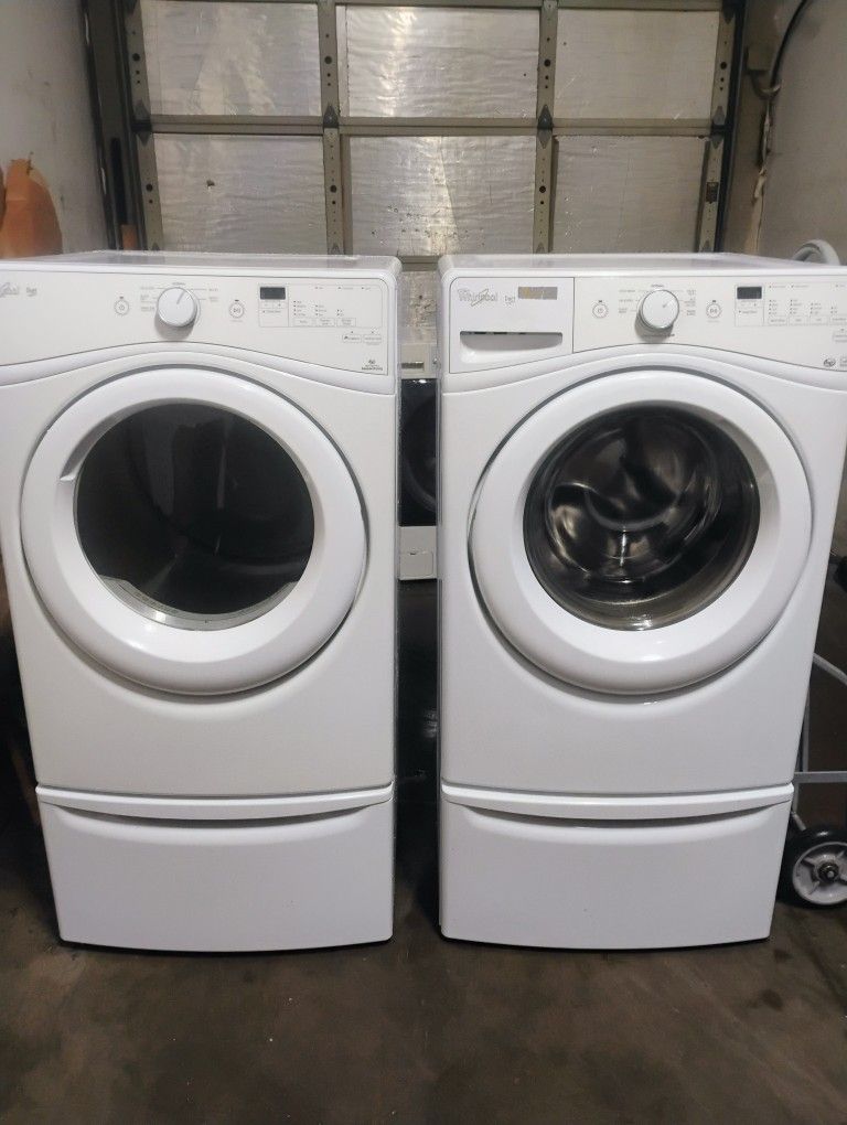 Whirlpool. Washer And Dryer Electric Stackable