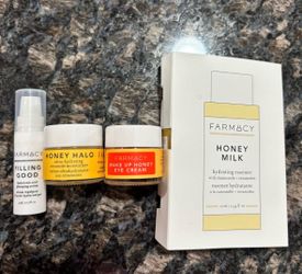 NEW FARMACY 4 PIECE SKINCARE SET $15 For All!!