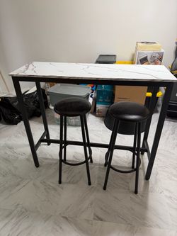 Table with 2 bar stool chairs