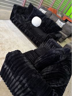 LIKE NEW  2pc sofa couch set (DELIVERY AVAILABLE)