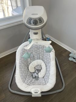 Graco Simple Sway Baby Swing works great odor free plays music vibrates
