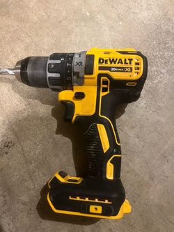 DeWalt DCD791 20V MAX XR Brushless 1/2-in Drill/Driver. Light used