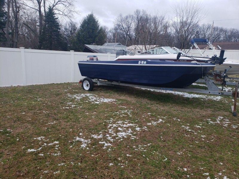 1960s Vintage Trihull Boat