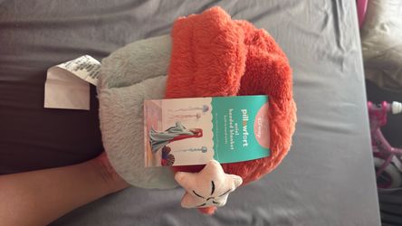 Ariel Hooded Blanket