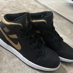 Black And Gold Air Jordan 1 Mids