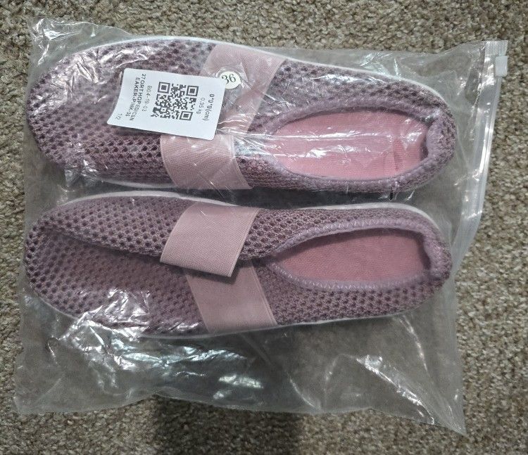 Guttear Women Slip-On Shoes size 6.5