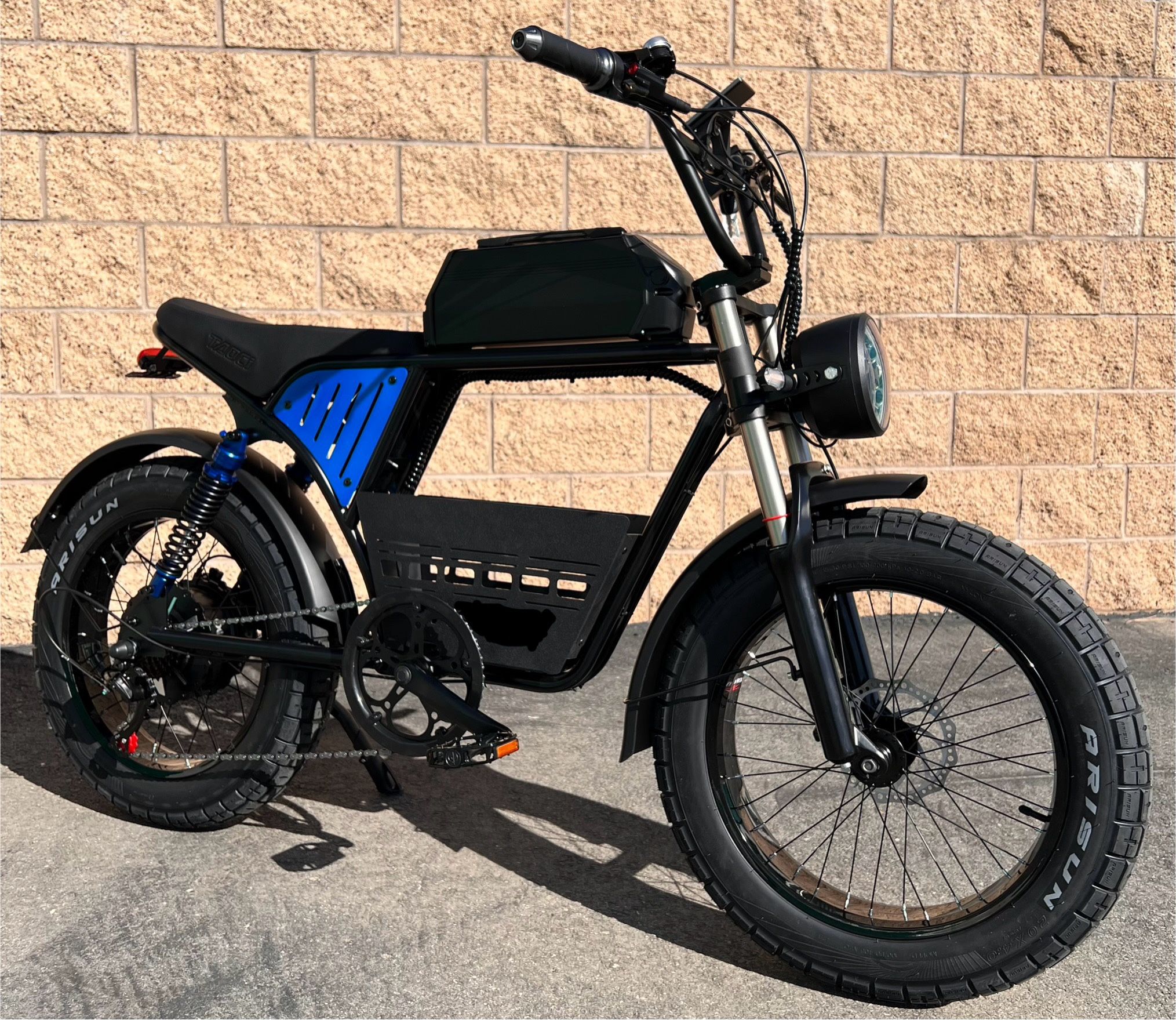 1500 Watt Electric Ebike, 35-39mph, Fat Tire, Includes Center Basket, 18ah Battery Incl (Blue Or Sand)