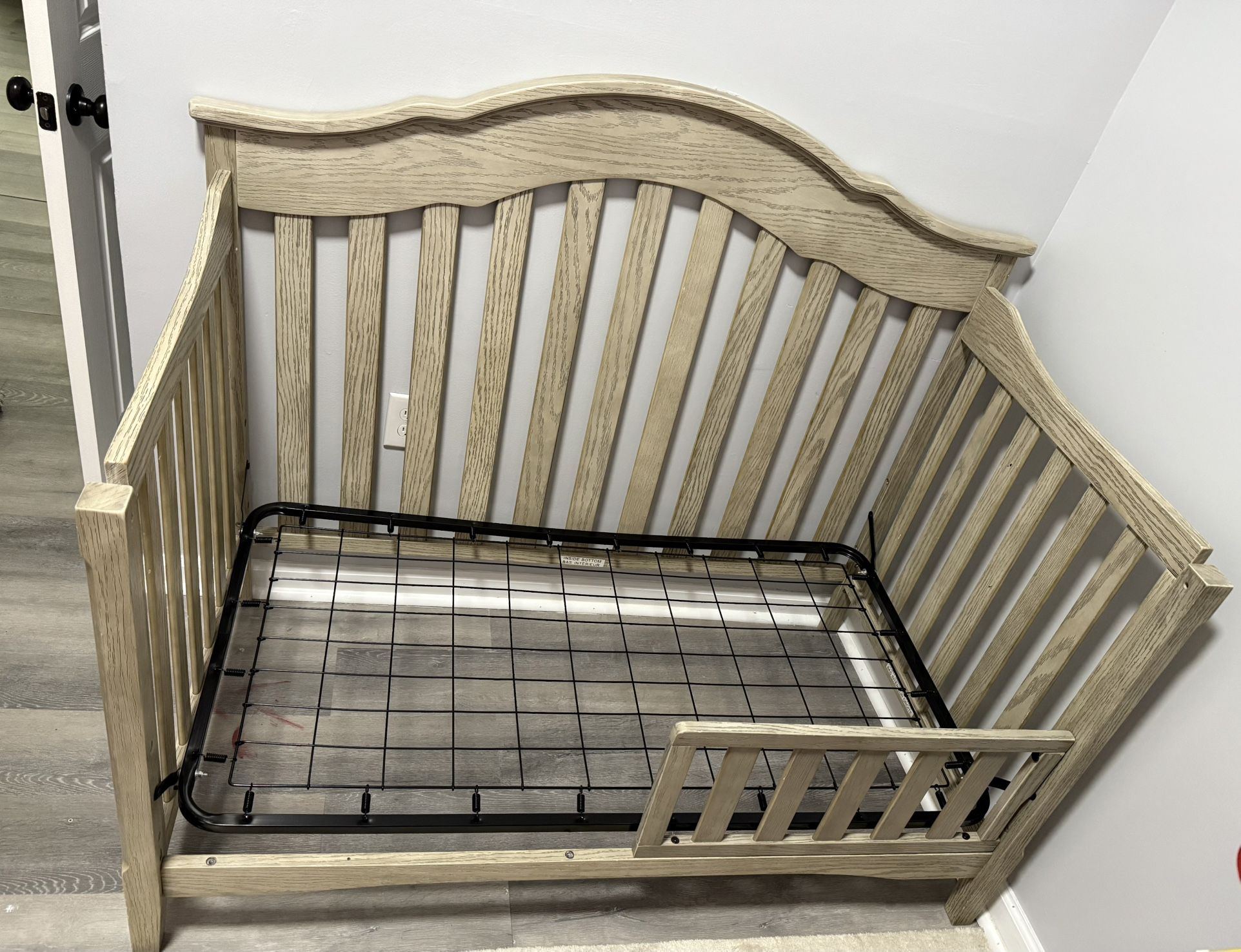 Delta Children - Farmhouse 6-in-1 Convertible Baby Crib