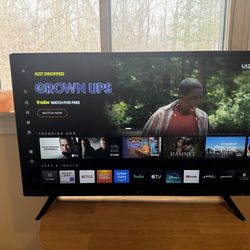 Vizio smart tv 33” diagonally, on front 39”