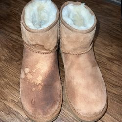Uggs Brand New.. Size 10 