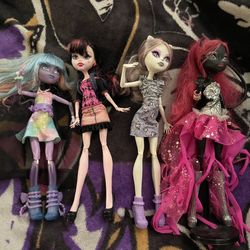 Monster High Doll Lot/Set/Bundle of 4 (Catty Noir, Draculaura, Catrine DeMew, River Styxx) 