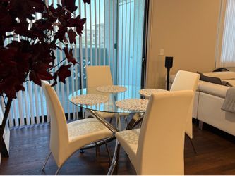 Beckham dining set glass and chrome with four chairs