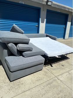 West Elm Queen sleeper couch 🛻 delivery available🛻
