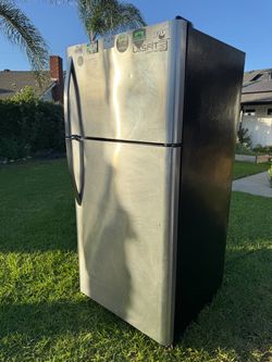 Stainless Steel Top-Freezer Refrigerator