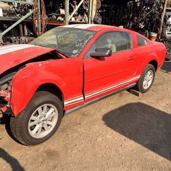 Left Door For  2005 Mustang