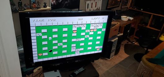 Dynex(BestBuy brand) 
32" TV W/ Remote.⁶