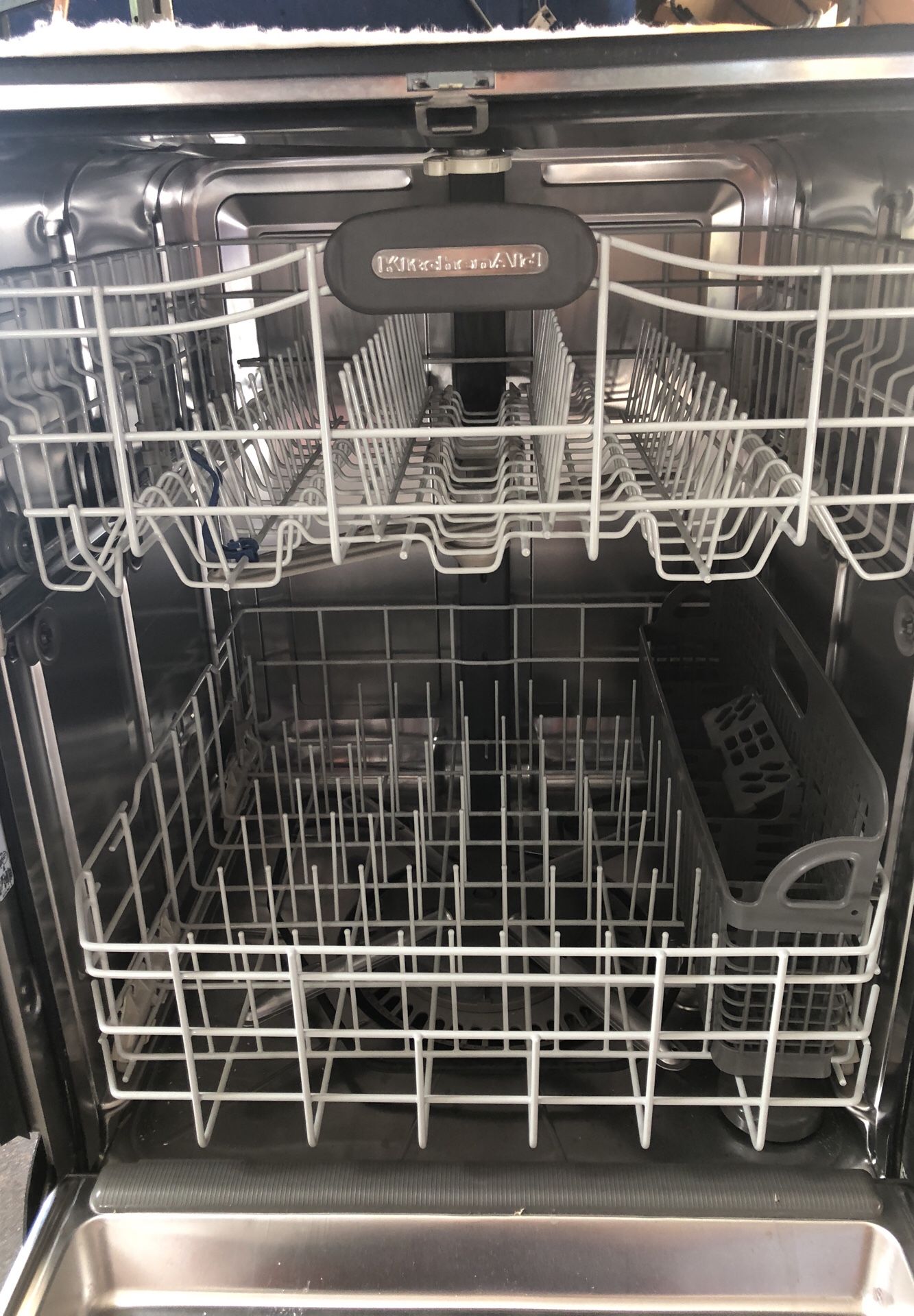 Kitchen aid dishwasher model kud102frss4 / type 5770 for Sale in