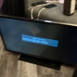 Samsung 32” HdTV flat screen LcD