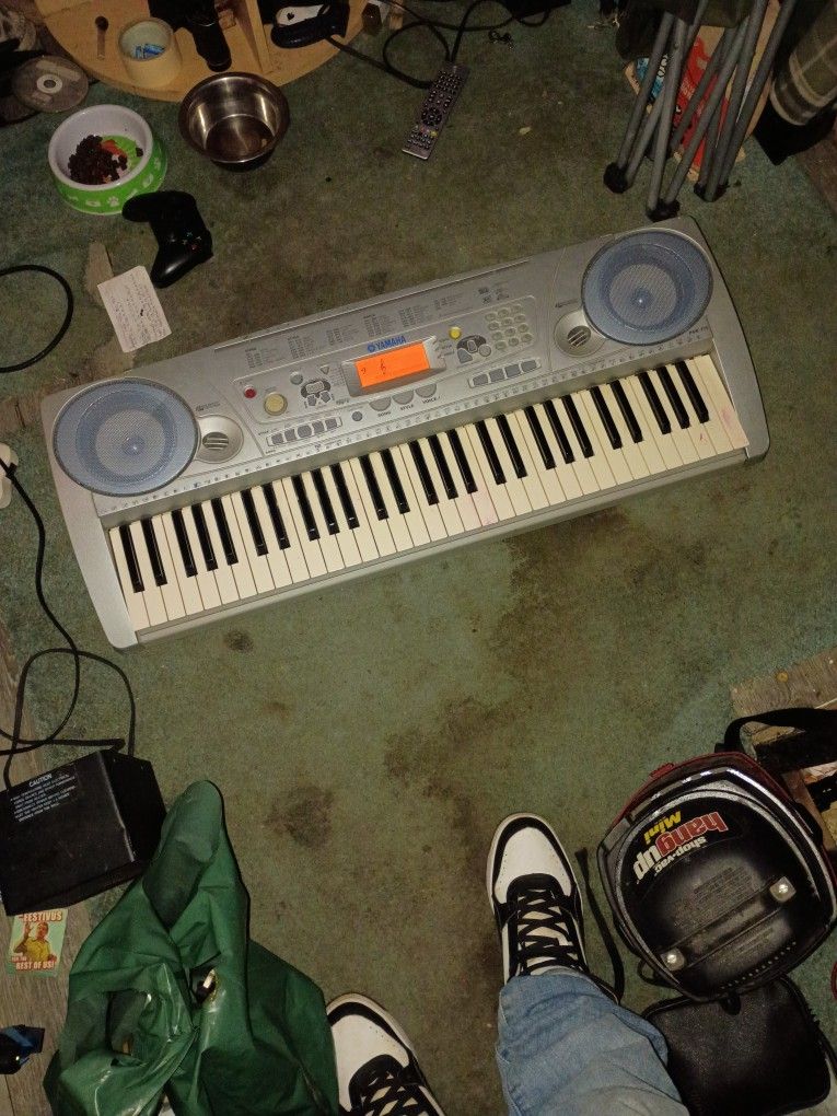 Yamaha 61 Key/Electric Keyboard 