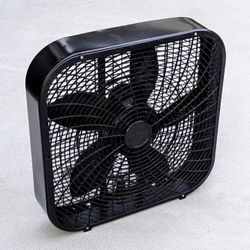 Holmes 20 inch black 3-speed corded electric portable freestanding