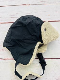 New Columbia Ridge 2 Run Earflap faux Fur Winter Snow Ski Hat Cap Sz Sm / Med It’s really small would be perfect for child. Size says unisex medium