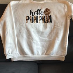 Women’s Fall sweatshirt 